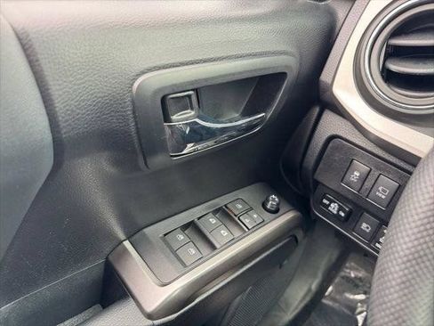 Certified 2022 Toyota Tacoma Limited AWD/4WD image 73