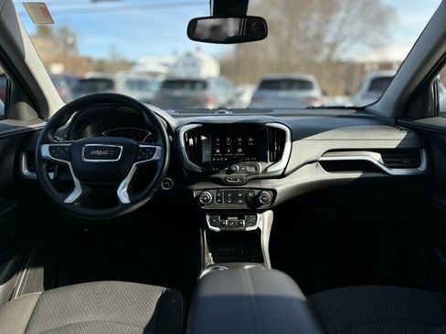 Used 2024 GMC Terrain SLE image 17