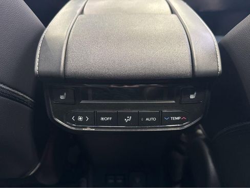 Used 2022 Toyota Highlander Platinum image 32