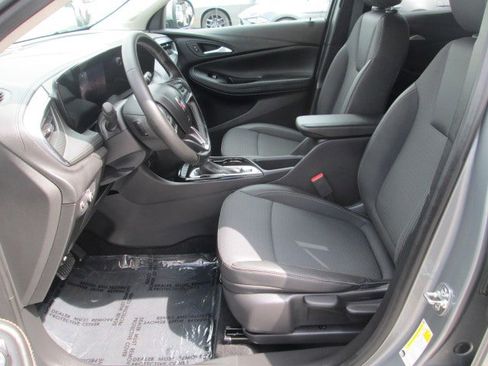Used 2025 Buick Encore GX Preferred AWD/4WD image 9