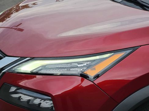 Used 2023 Nissan Rogue S AWD/4WD image 9
