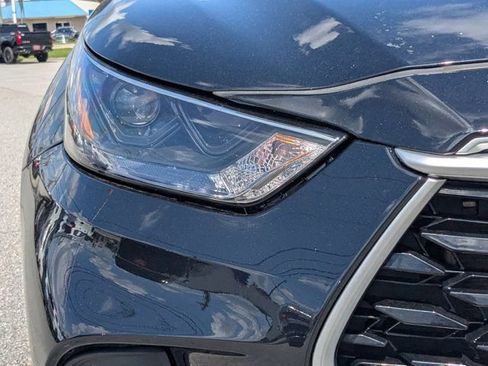 Used 2023 Toyota Highlander XLE FWD image 9