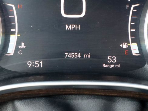 Used 2023 Chrysler Pacifica Limited FWD image 34