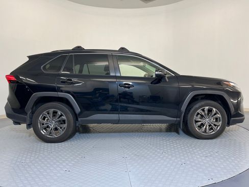 Used 2023 Toyota RAV4 XLE Premium image 8