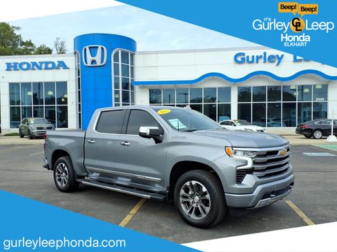 Used 2025 Chevrolet Silverado 1500 High Country w/ Z71 Off-Road Package AWD/4WD image 1