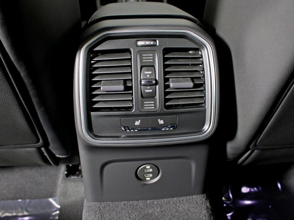 Certified 2026 Porsche Macan AWD/4WD image 36