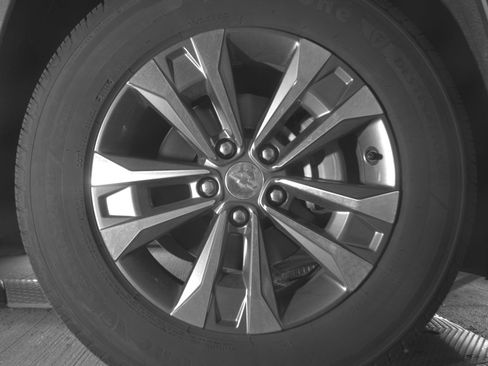 Used 2025 Chevrolet Equinox LT image 15