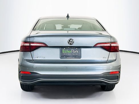 Used 2024 Volkswagen Jetta SE FWD image 7