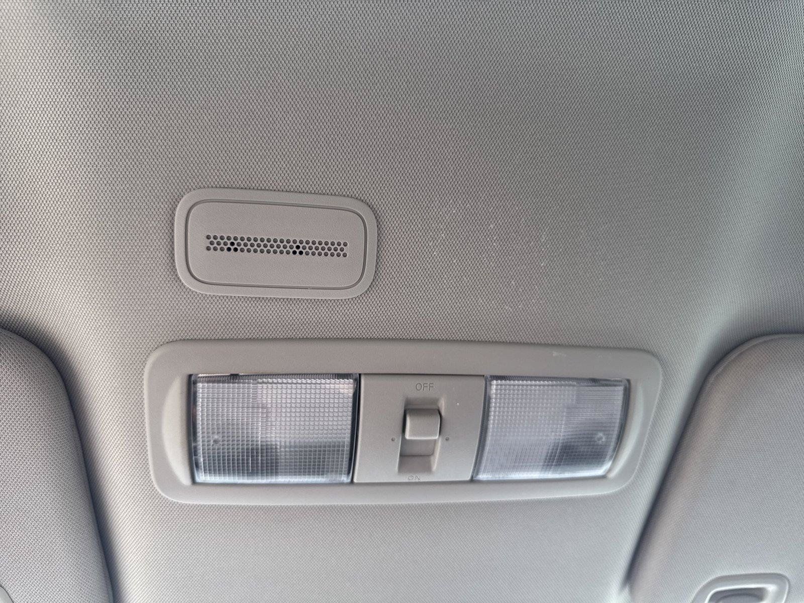Used 2022 Nissan Titan SV RWD image 23
