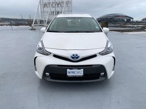Used 2015 Toyota Prius V Five image 3