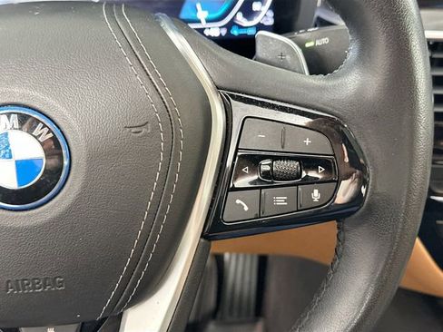 Used 2023 BMW 530e xDrive w/ Premium Package image 23