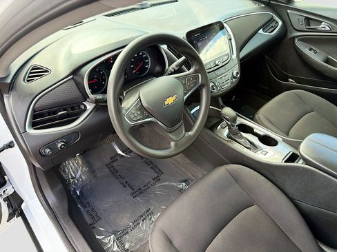 Used 2025 Chevrolet Malibu LT FWD image 25
