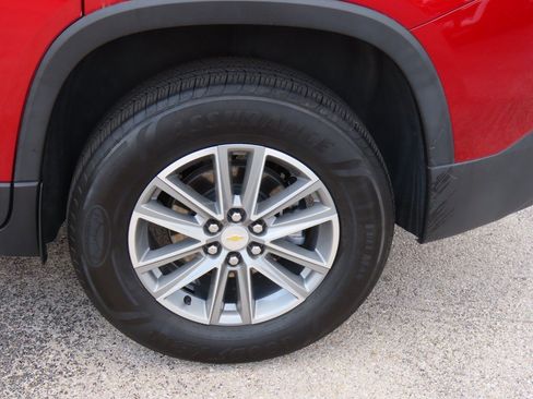 Used 2023 Chevrolet Traverse LT image 15