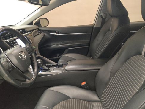 Used 2020 Toyota Camry SE w/ Convenience Package FWD image 17