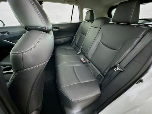 Used 2023 Toyota Corolla Cross XLE w/ Convenience Package image 27