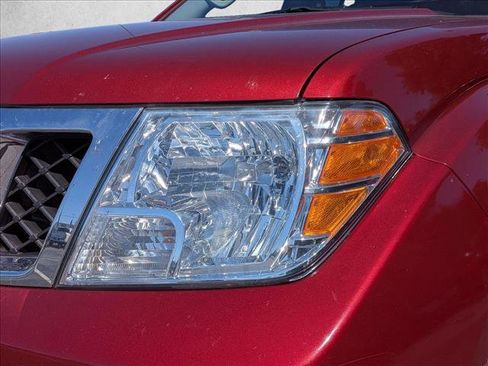 Used 2021 Nissan Frontier SV RWD image 2