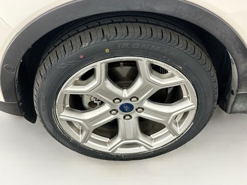 Used 2019 Ford Escape Titanium w/ U9j03 - Titanium Tow Package AWD/4WD image 11