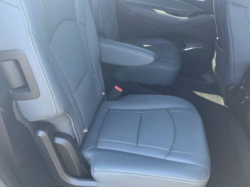 Used 2019 Buick Enclave Essence AWD/4WD image 29