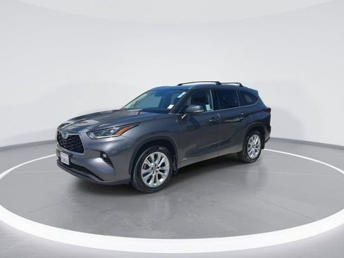 Used 2023 Toyota Highlander Limited AWD/4WD image 4