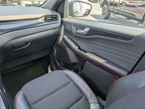 Used 2025 Ford Escape ST-Line FWD image 18