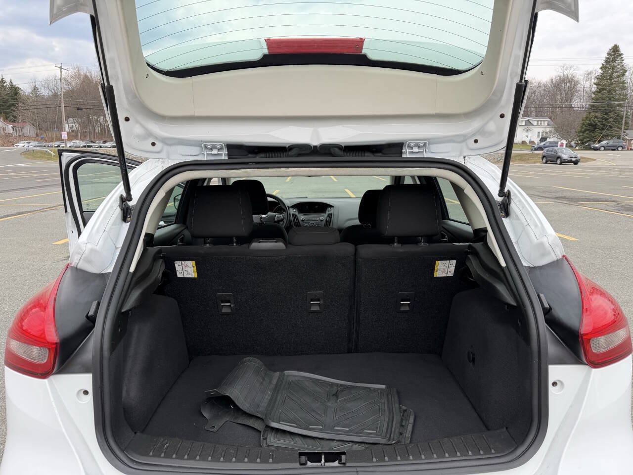 Used 2016 Ford Focus SE FWD image 20