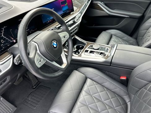 Used 2024 BMW X7 xDrive40i w/ Premium Package AWD/4WD image 9
