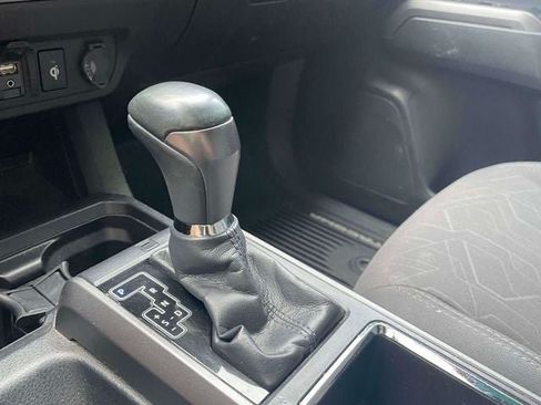 Used 2019 Toyota Tacoma TRD Sport AWD/4WD image 32