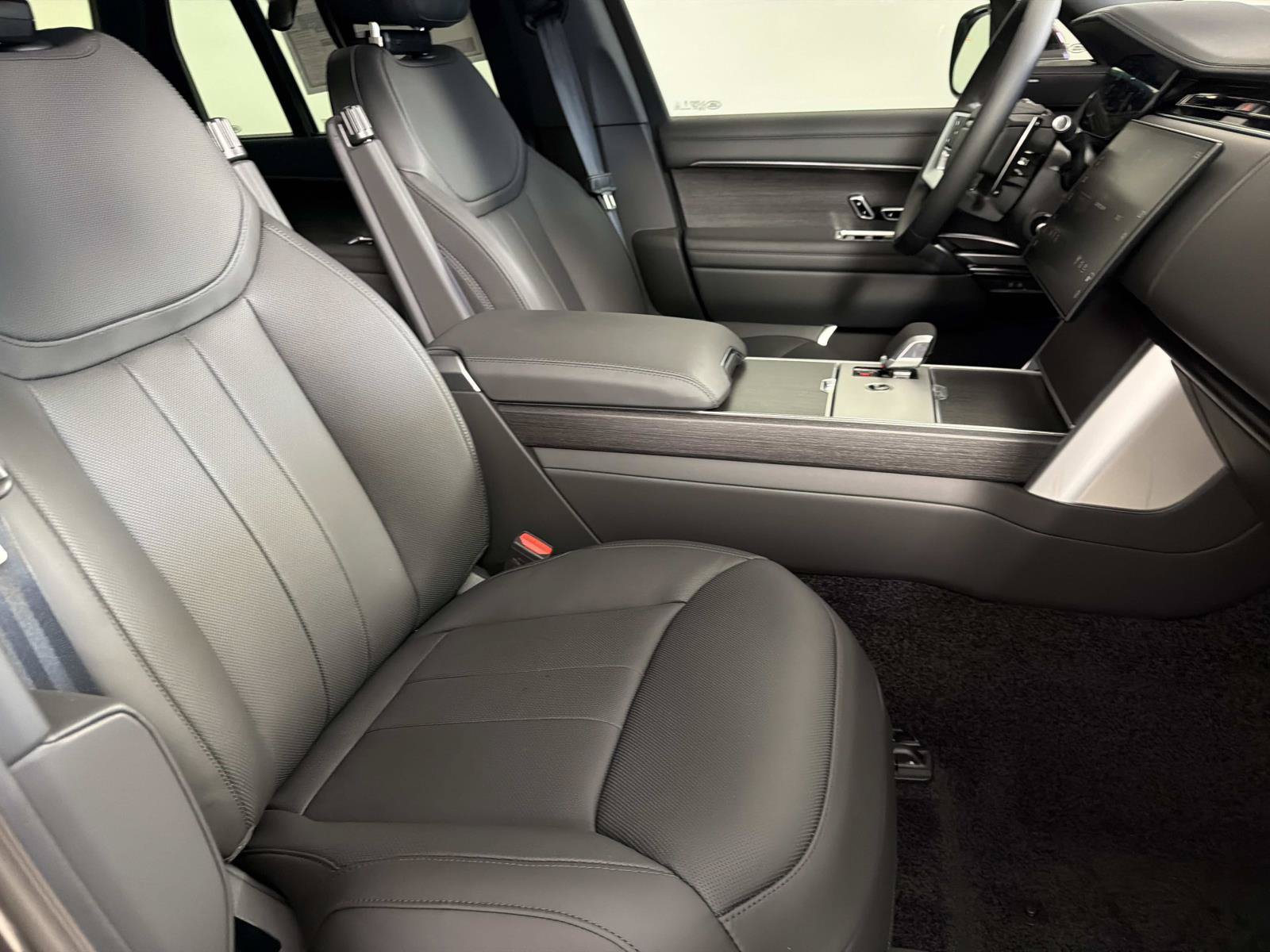 New 2026 Land Rover Range Rover SE AWD/4WD image 9