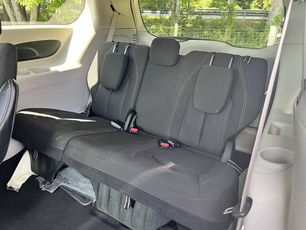 Used 2023 Chrysler Voyager LX FWD image 18