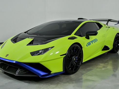 Used 2022 Lamborghini Huracan STO image 6