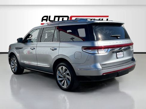Used 2024 Lincoln Navigator Reserve image 5