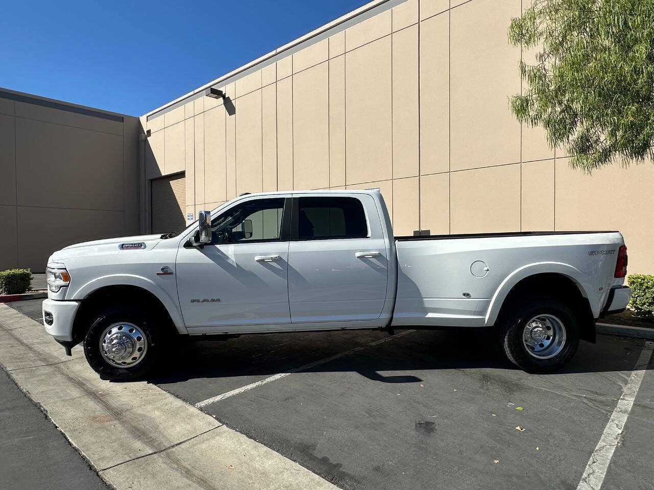Used 2021 RAM 3500 Laramie AWD/4WD image 2