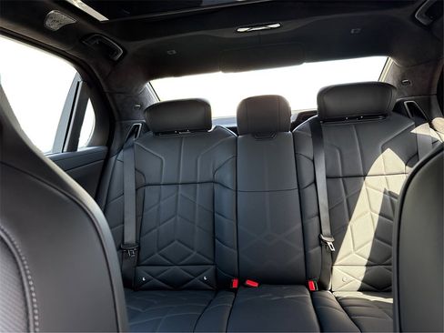 New 2025 BMW i7 xDrive60 w/ Executive Package image 20