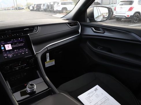 New 2025 Jeep Grand Cherokee 4WD image 25