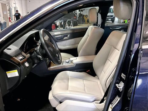 Used 2010 Mercedes-Benz E 350 4MATIC Sedan image 9