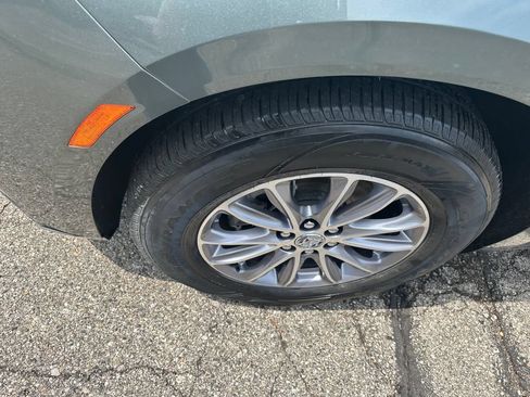 Used 2023 Buick Enclave Essence AWD/4WD image 9