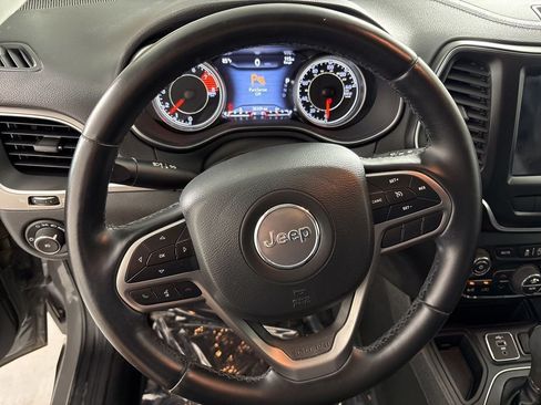 Used 2021 Jeep Cherokee Latitude Lux w/ Comfort/Convenience Group FWD image 28