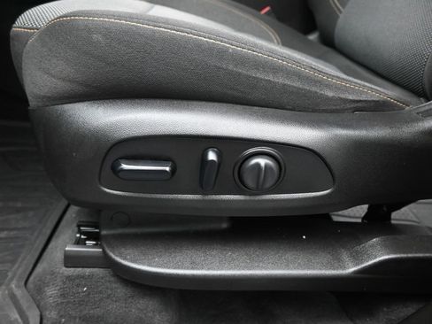 Used 2021 Chevrolet Traverse LT image 11