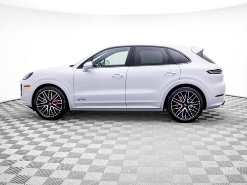 Used 2026 Porsche Cayenne GTS AWD/4WD image 2
