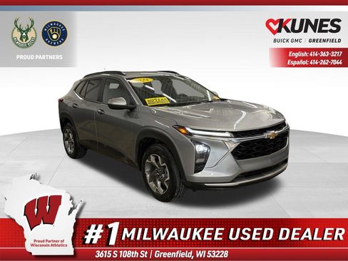 Used 2025 Chevrolet Trax LT w/ LT Convenience Package FWD image 1
