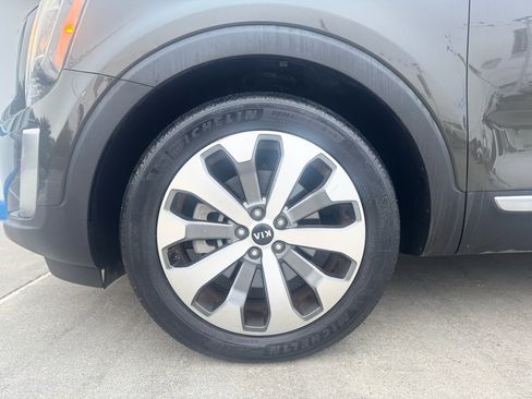 Used 2020 Kia Telluride S w/ S 8 Passenger Seating Package image 16