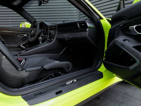 Certified 2018 Porsche 911 GT3 image 36