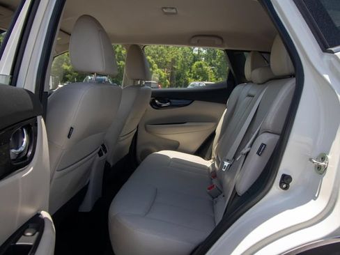 Used 2022 Nissan Rogue Sport SL FWD image 9
