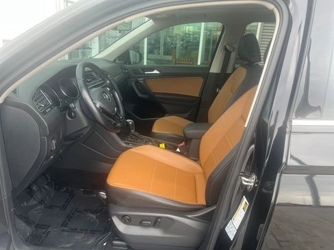 Certified 2019 Volkswagen Tiguan SE w/ Panoramic Sunroof Package image 11