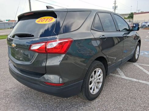 Used 2019 Chevrolet Equinox LS w/ LS Convenience Package FWD image 3