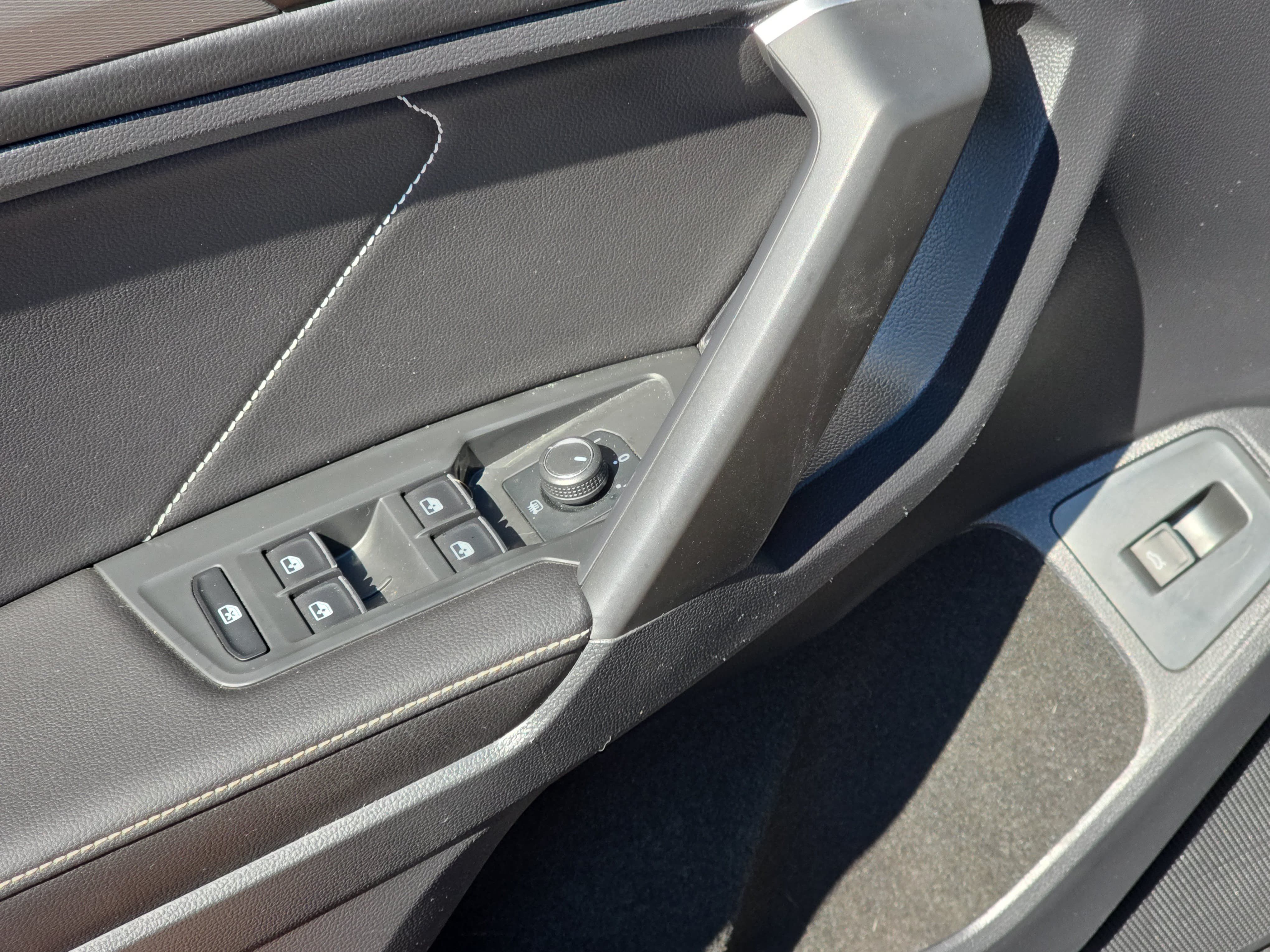 Certified 2024 Volkswagen Tiguan SE FWD image 29