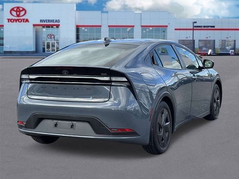 Used 2023 Toyota Prius Prime SE image 3