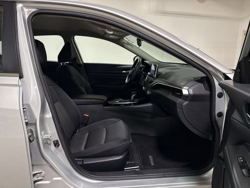 Used 2024 Nissan Altima 2.5 SV FWD image 21