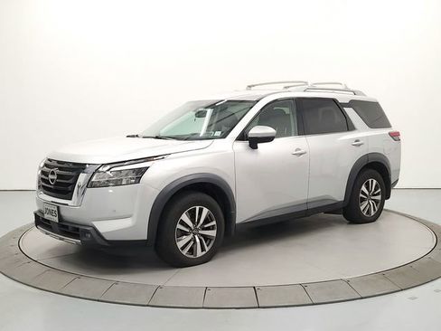Used 2022 Nissan Pathfinder SL AWD/4WD image 3