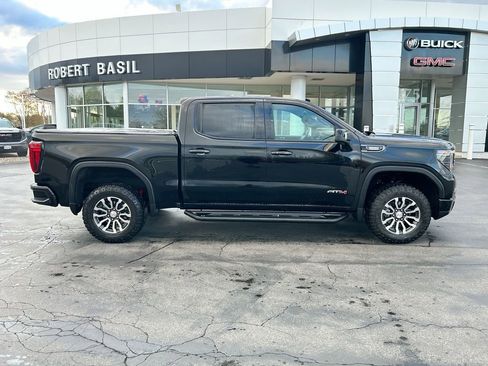 Used 2023 GMC Sierra 1500 AT4 w/ AT4 Premium Package AWD/4WD image 9